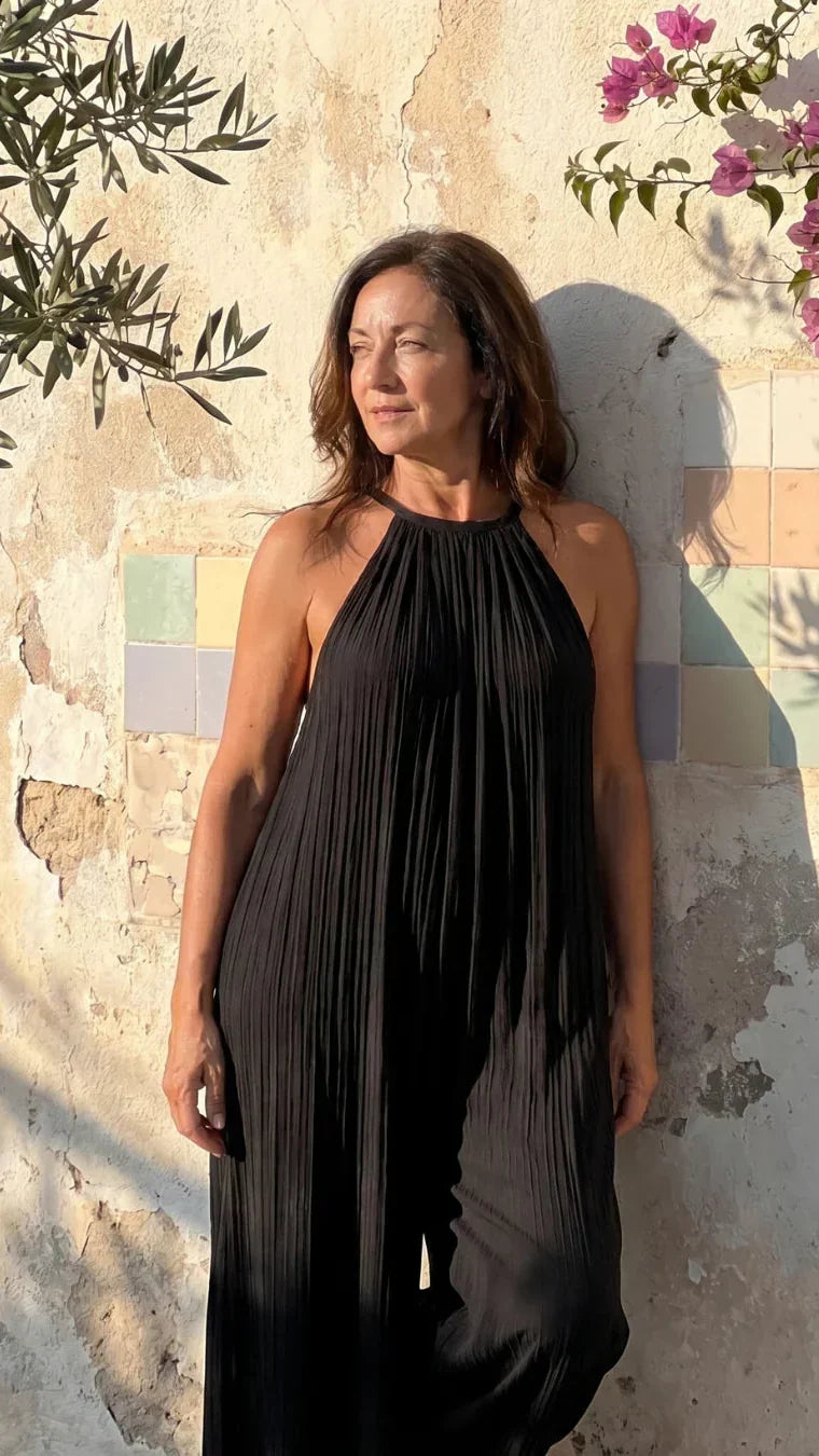 Sylvara | Jumpsuit Elegante de Pierna Amplia y Cuello Halter