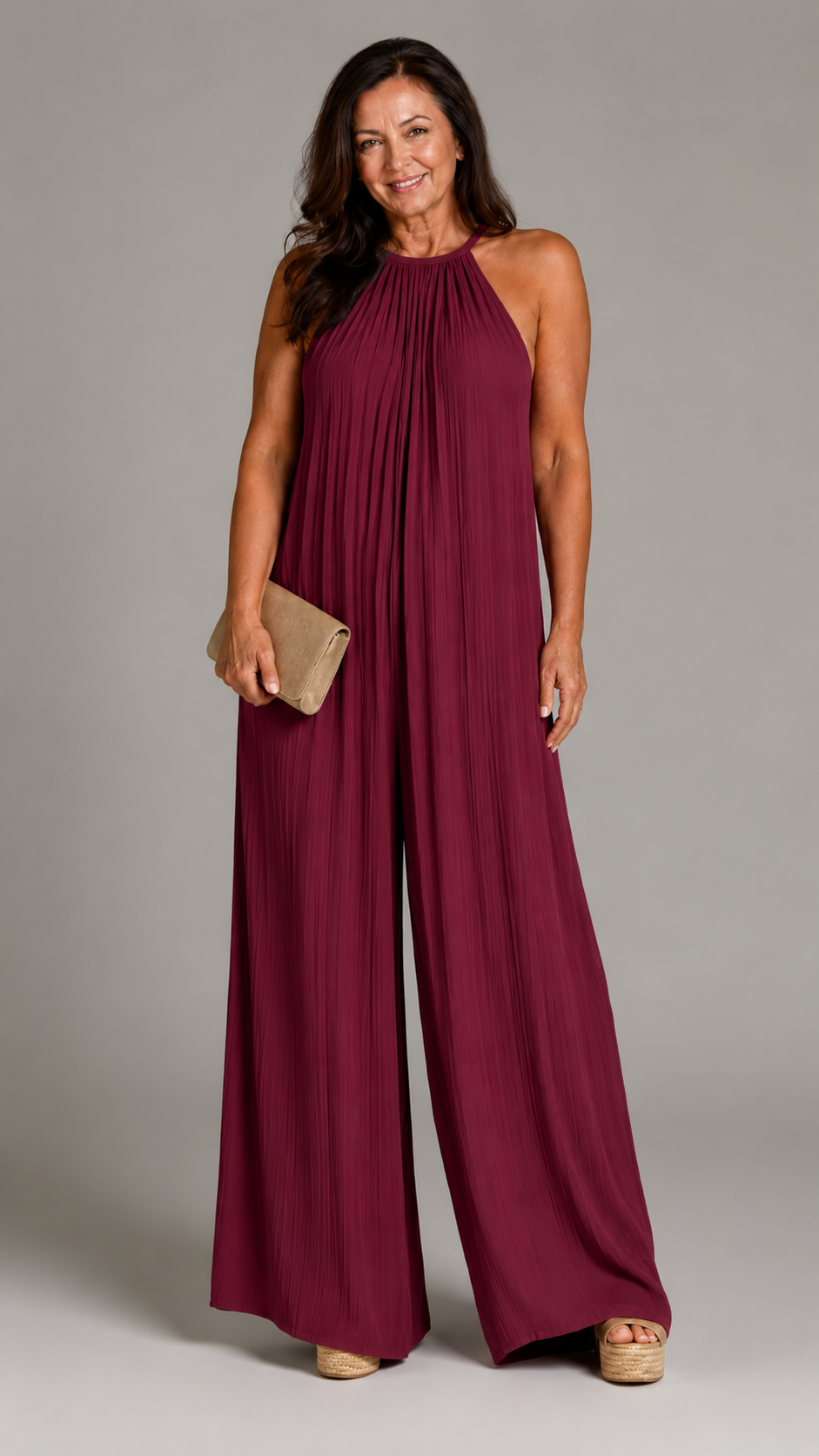 Sylvara | Jumpsuit Elegante de Pierna Amplia y Cuello Halter