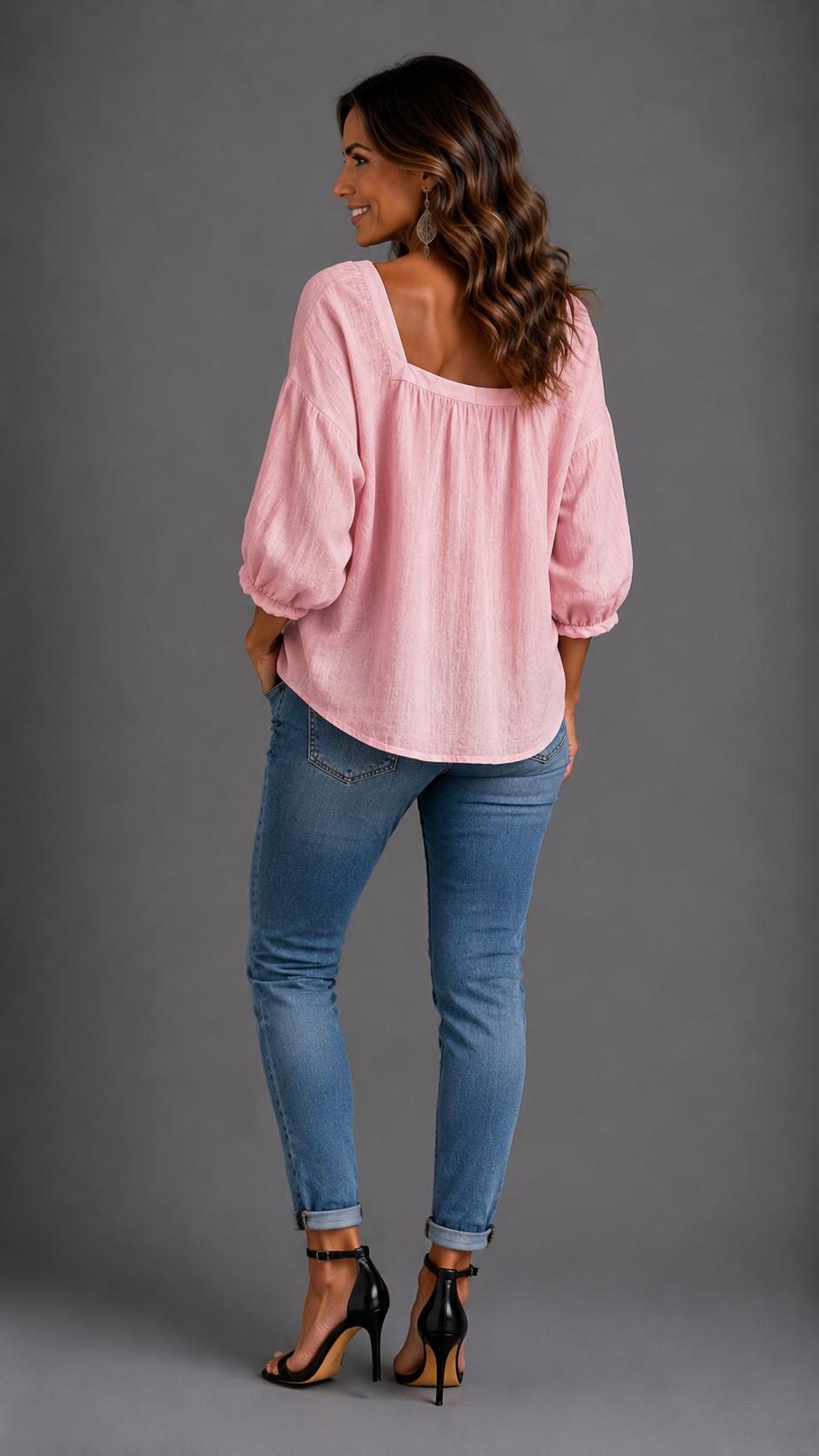 Amelia | Blusa sencilla de cuello cuadrado y manga larga