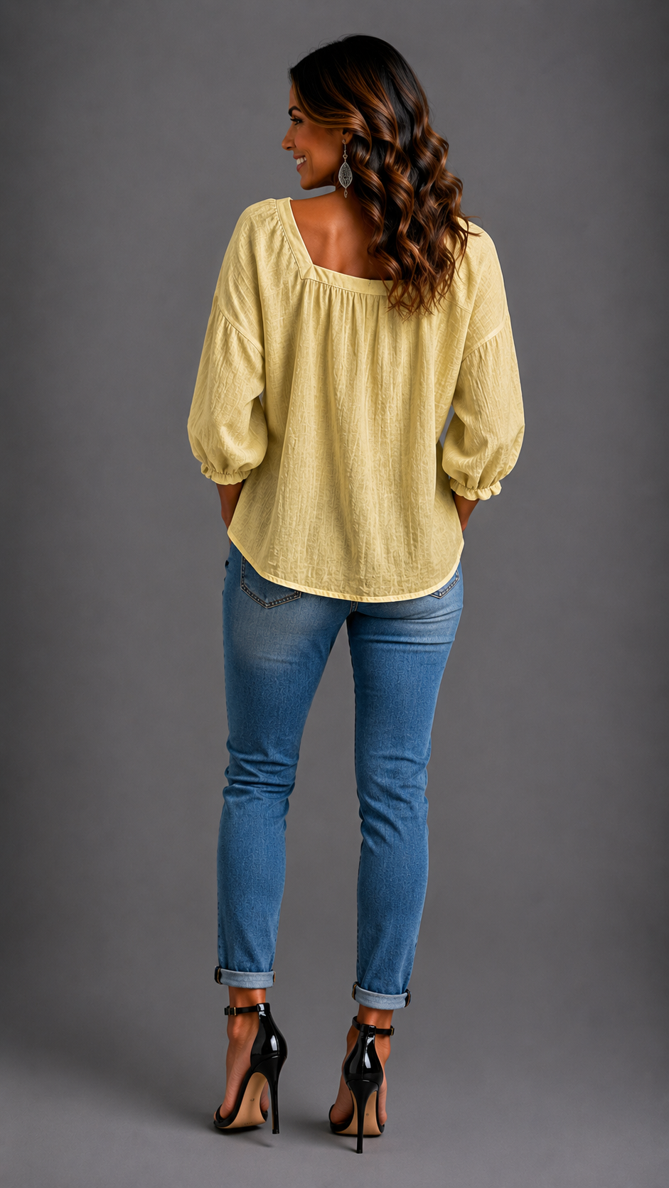 Amelia | Blusa sencilla de cuello cuadrado y manga larga