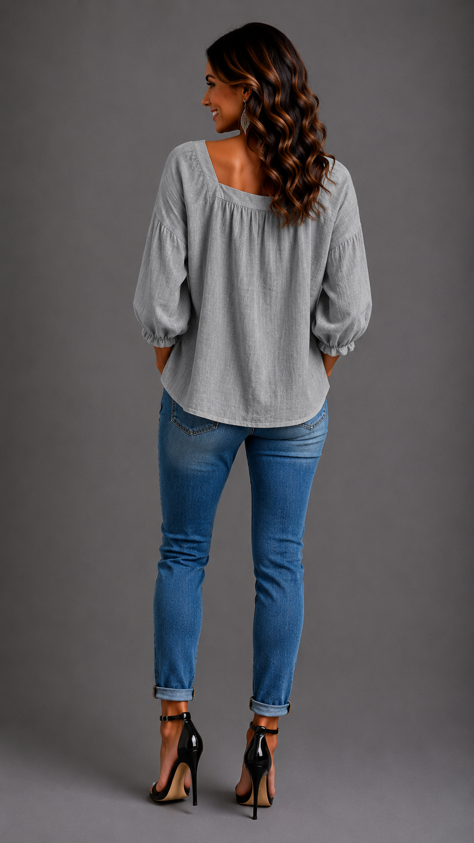 Amelia | Blusa sencilla de cuello cuadrado y manga larga
