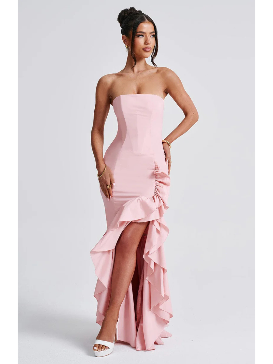 Vestido Largo Strapless con Abertura y Volantes – Riviera