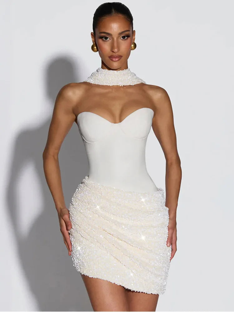 Vestido Corto de Lentejuelas Strapless con Drapeado – Gatsby