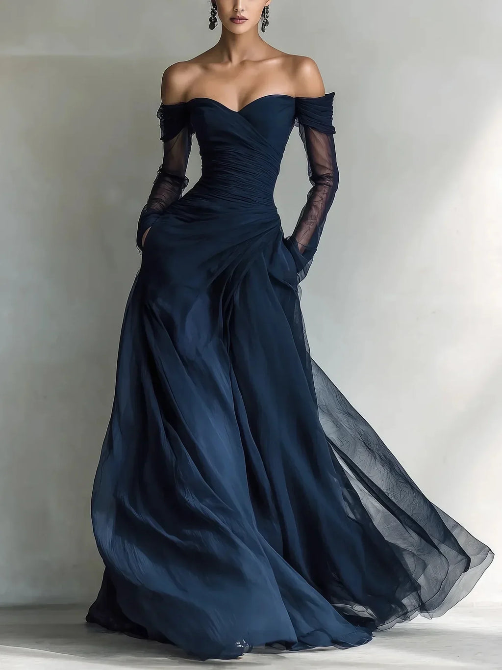 Eleonora • Vestido largo con hombros descubiertos e inserciones de malla
