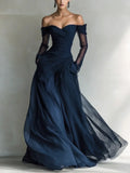 Eleonora • Vestido largo con hombros descubiertos e inserciones de malla