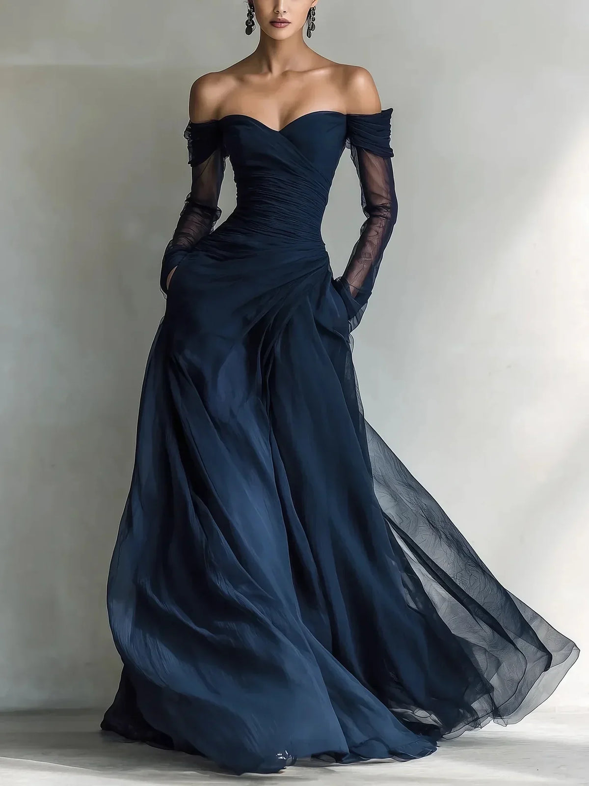 Eleonora • Vestido largo con hombros descubiertos e inserciones de malla