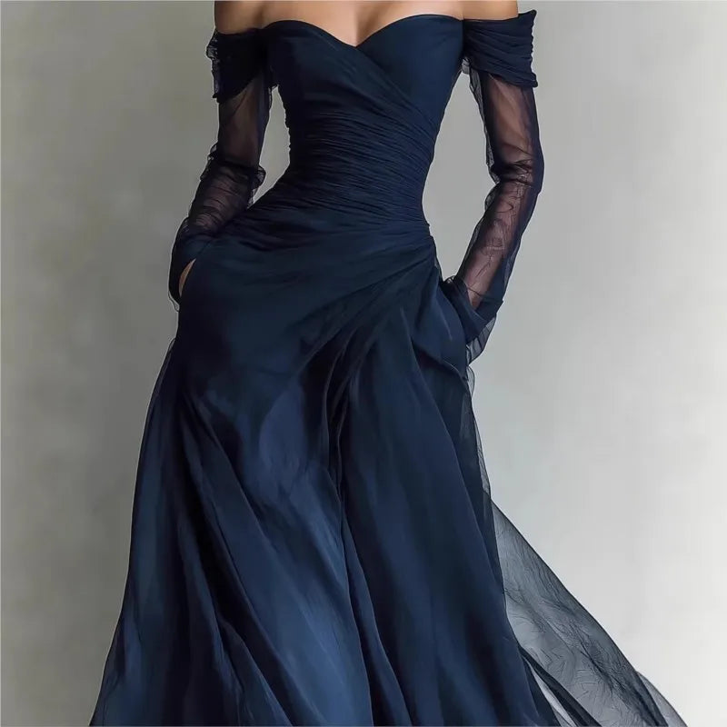 Eleonora • Vestido largo con hombros descubiertos e inserciones de malla