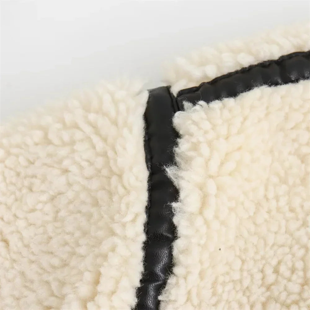 Chaqueta Femenina Afelpada Teddy con Detalles en Cuero – Oslo