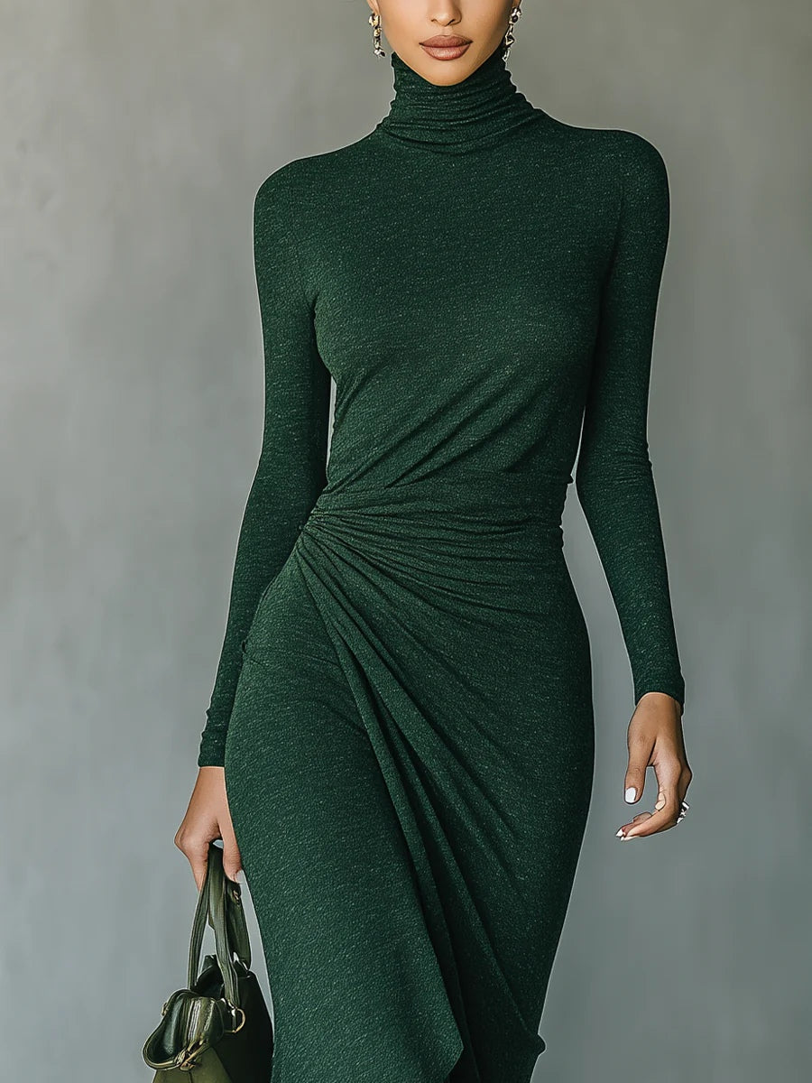 Lenora ∙ Vestido midi cruzado asimétrico plisado con cuello alto – Verde oscuro