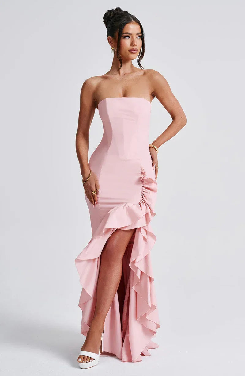 Vestido Largo Strapless con Abertura y Volantes – Riviera