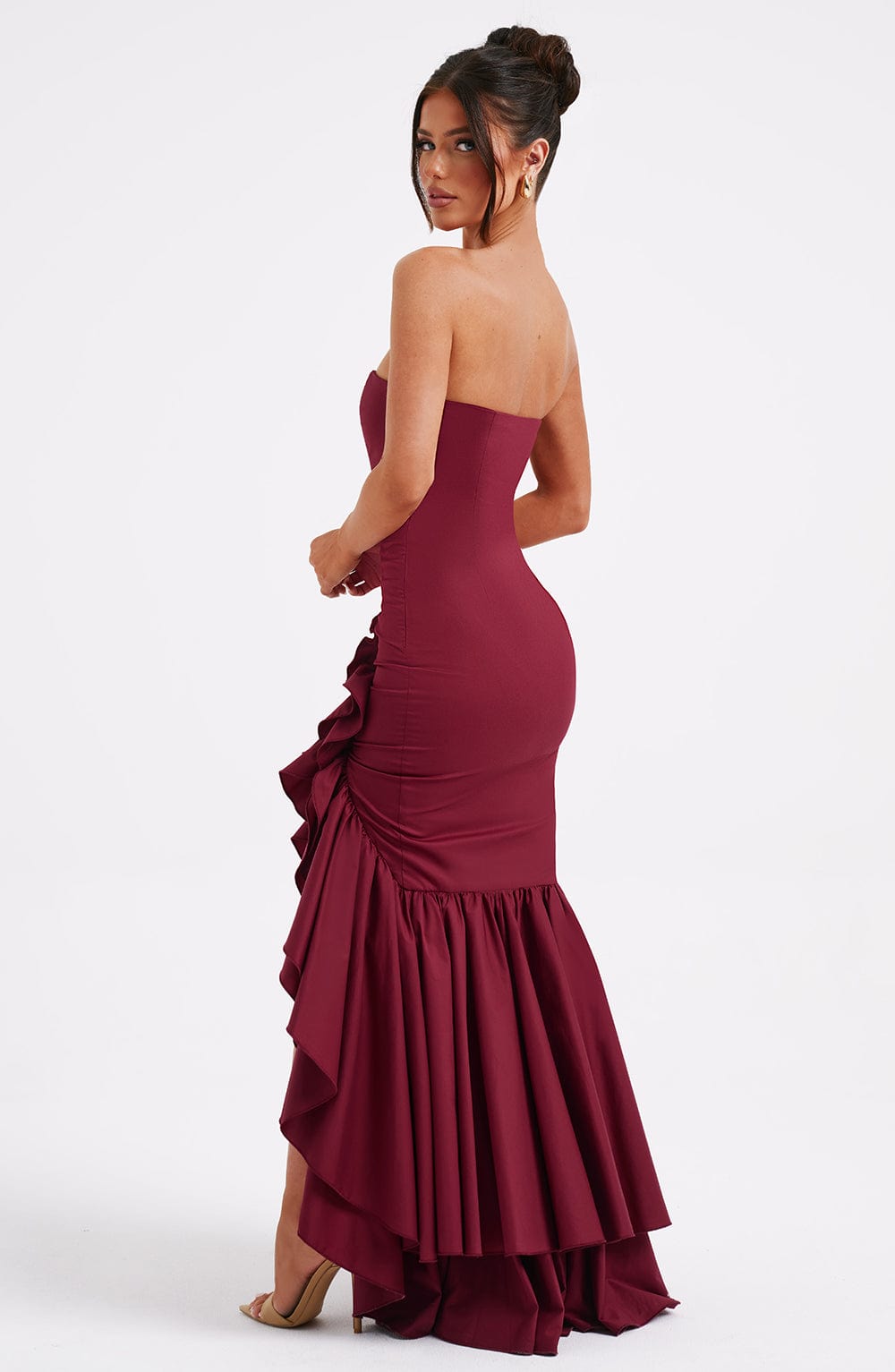 Vestido Largo Strapless con Abertura y Volantes – Riviera
