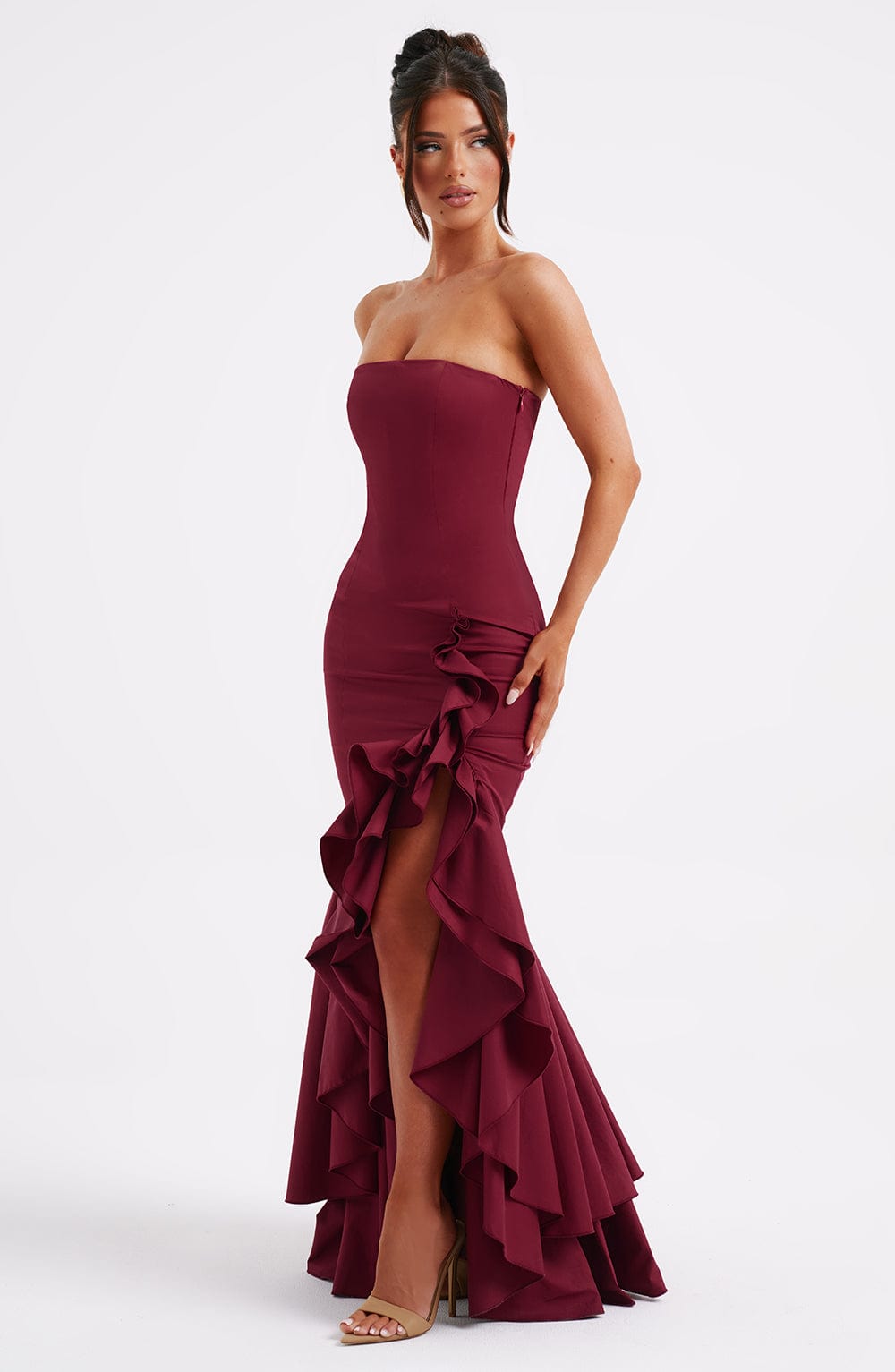 Vestido Largo Strapless con Abertura y Volantes – Riviera