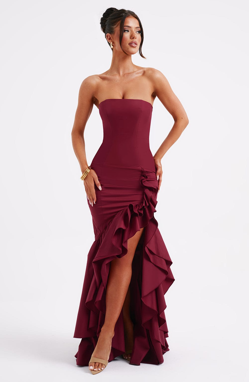 Vestido Largo Strapless con Abertura y Volantes – Riviera