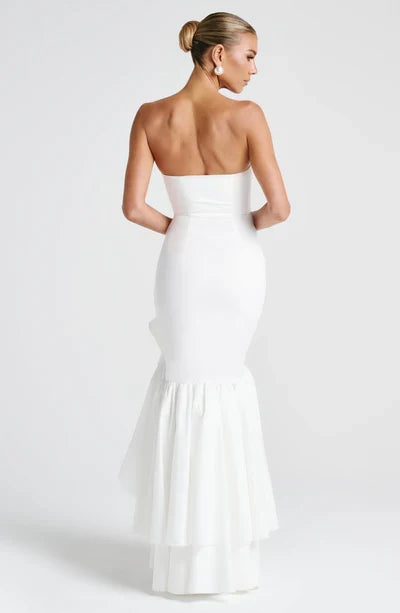 Vestido Largo Strapless con Abertura y Volantes – Riviera
