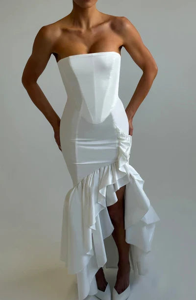 Vestido Largo Strapless con Abertura y Volantes – Riviera