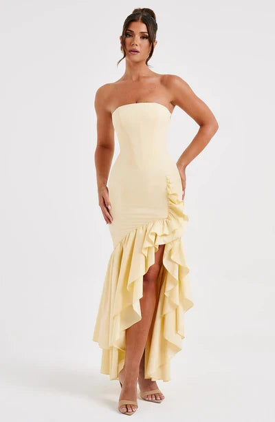 Vestido Largo Strapless con Abertura y Volantes – Riviera