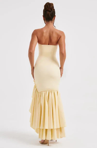 Vestido Largo Strapless con Abertura y Volantes – Riviera