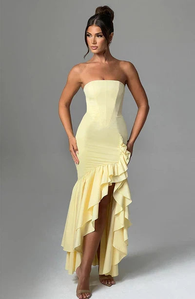 Vestido Largo Strapless con Abertura y Volantes – Riviera