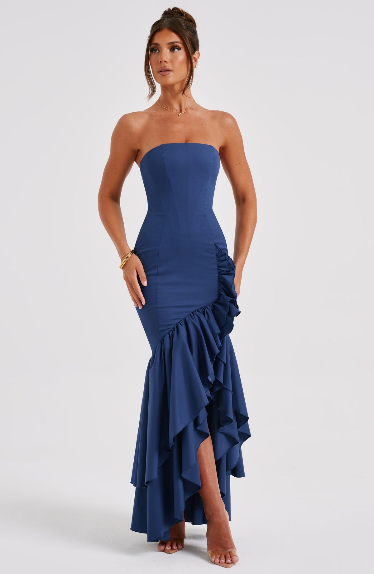 Vestido Largo Strapless con Abertura y Volantes – Riviera