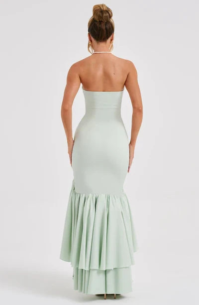 Vestido Largo Strapless con Abertura y Volantes – Riviera