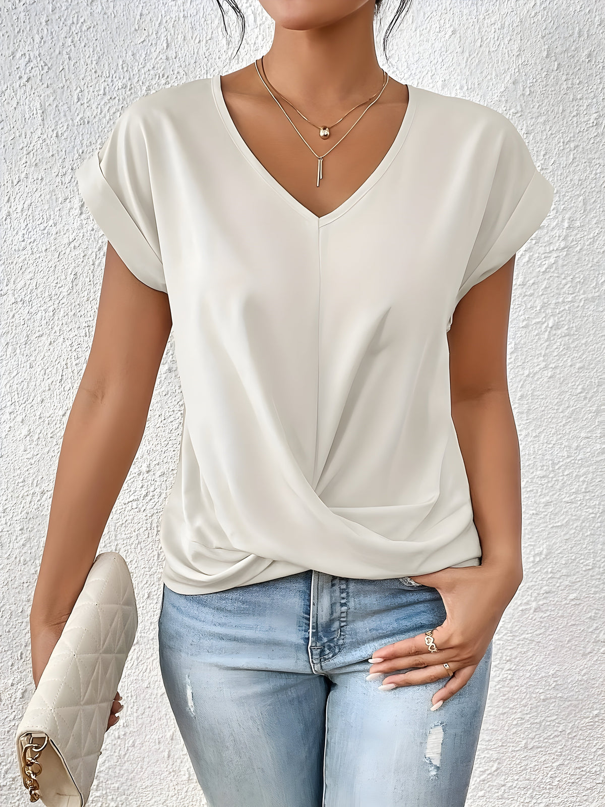 Bella | Top Clásico Cuello en V con Detalle Twist
