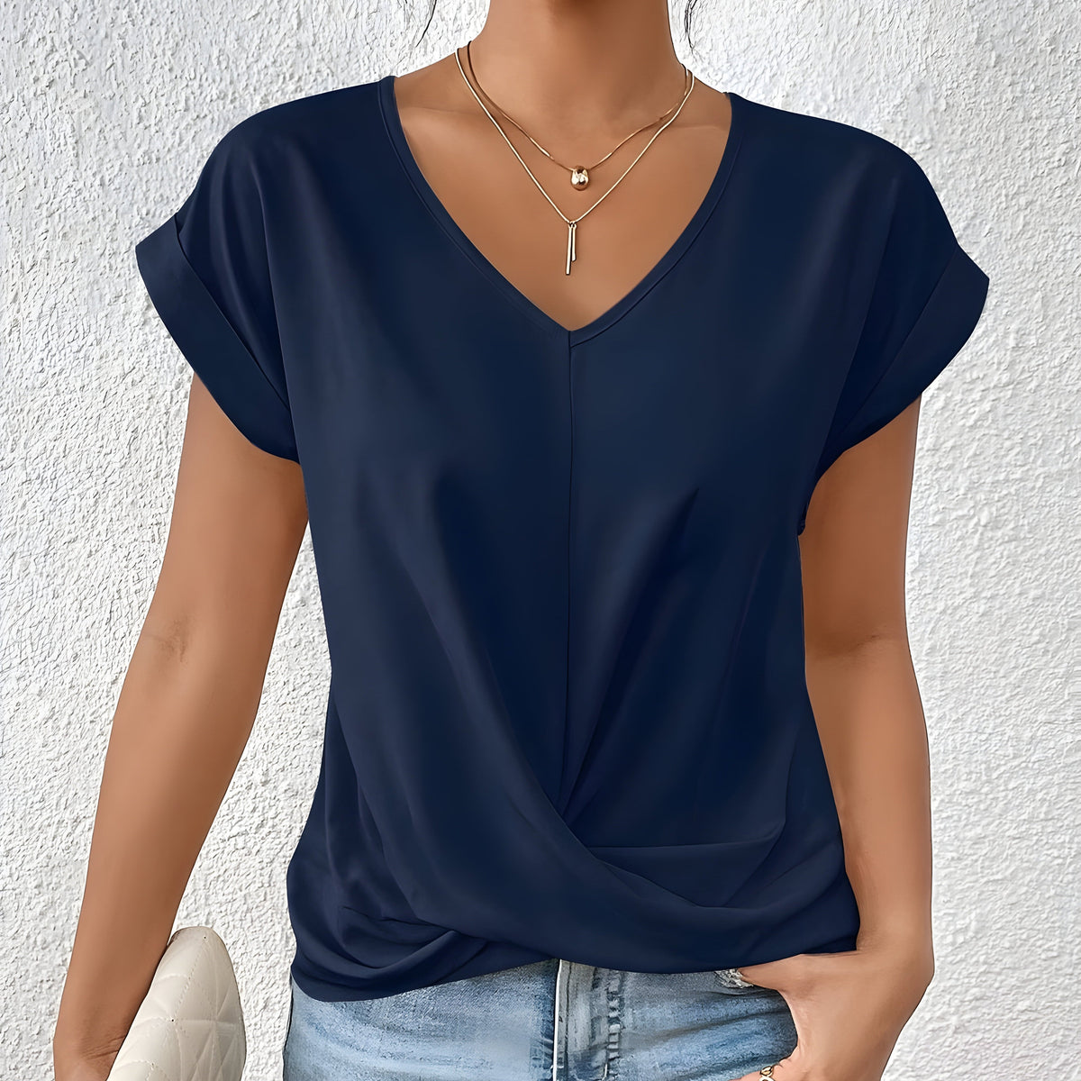Bella | Top Clásico Cuello en V con Detalle Twist