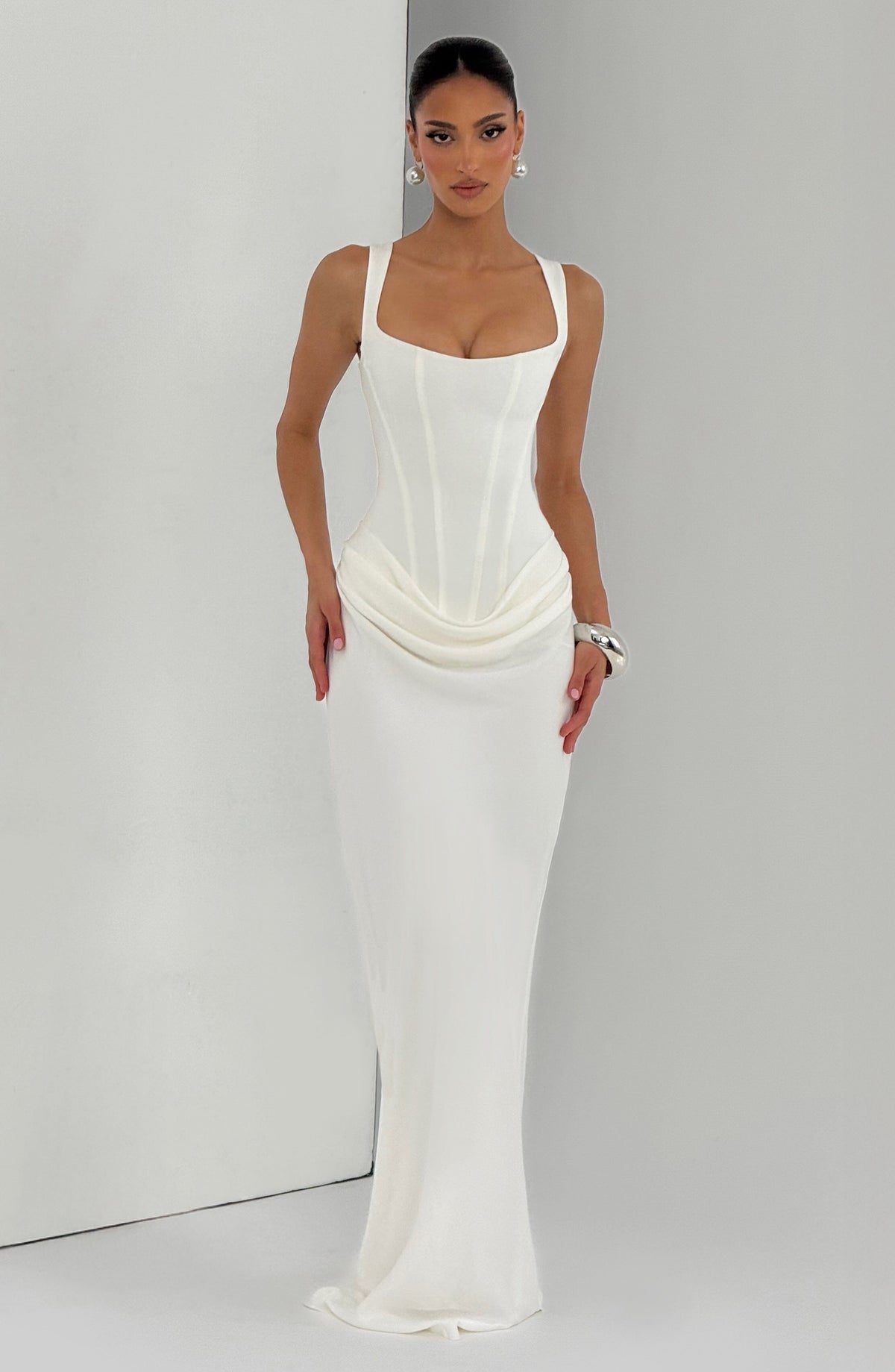 Vestido Largo con Corsé Estructurado y Escote Cuadrado – Mia
