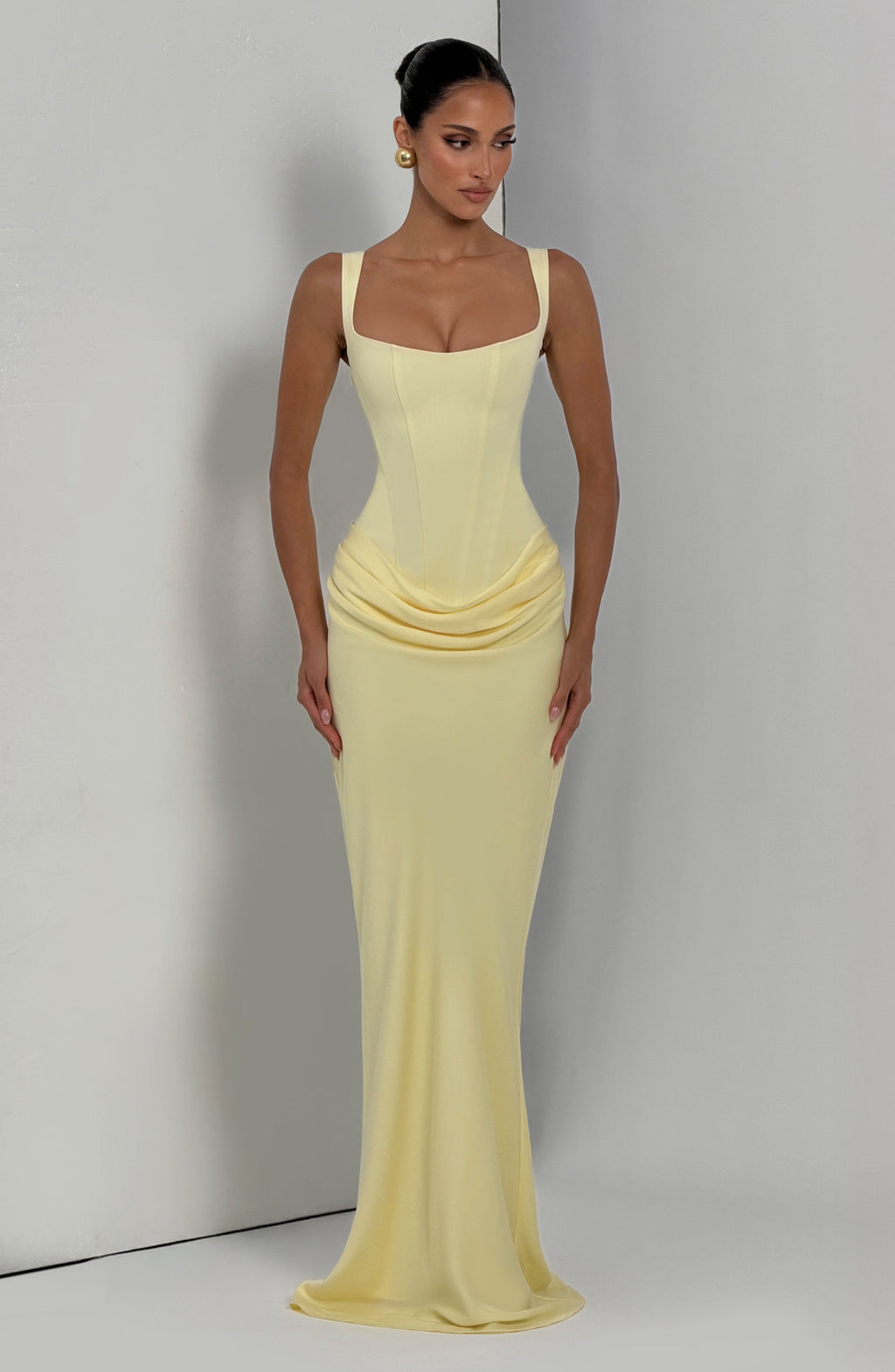 Vestido Largo con Corsé Estructurado y Escote Cuadrado – Mia