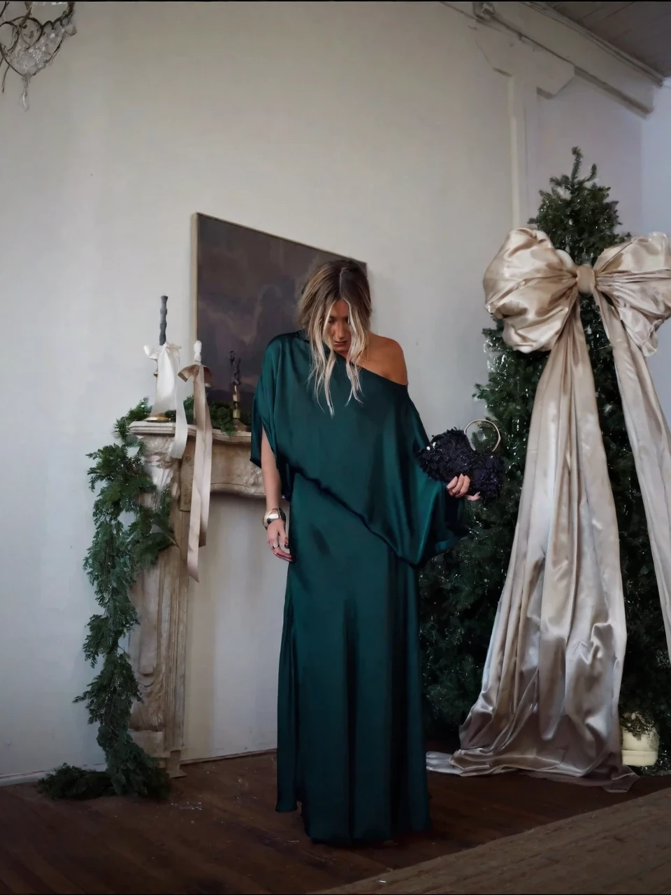 Vestido Femenino Largo de Satén Hombro Caído con Manga Amplia – Firenze