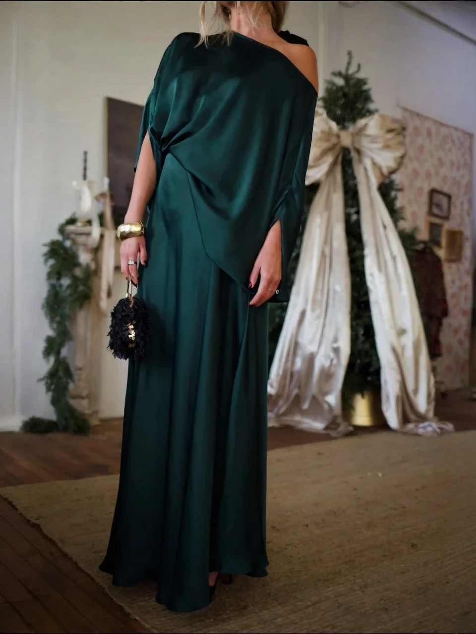 Vestido Femenino Largo de Satén Hombro Caído con Manga Amplia – Firenze